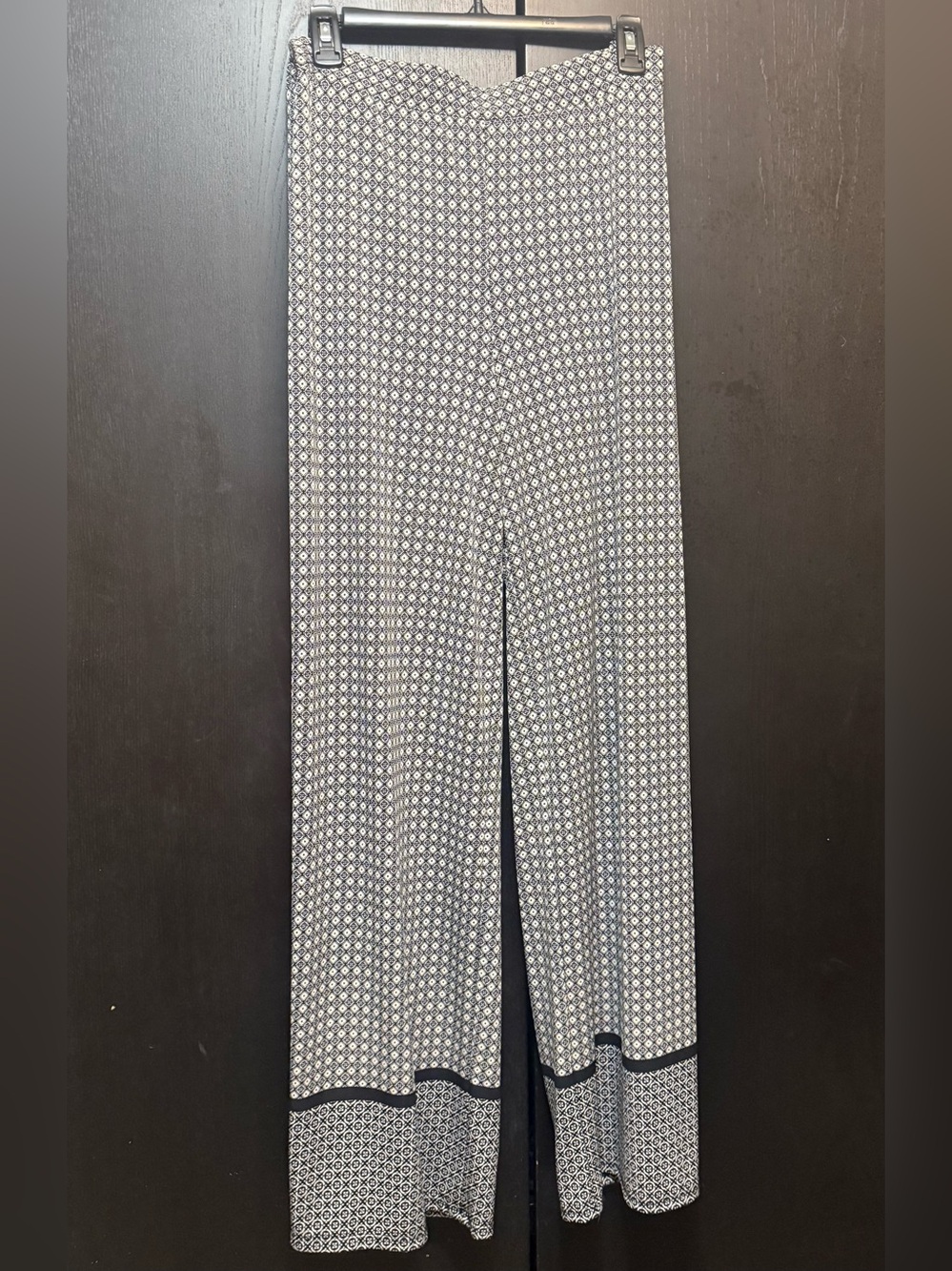 Roz & Ali Black and White Geometric Print Flowy Wide Leg Pant